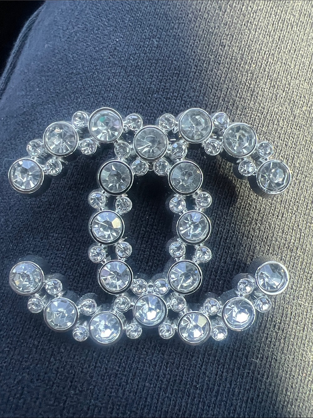 CHANEL Crystal CC Brooch in Clear and Silver - Picture 3 of 9